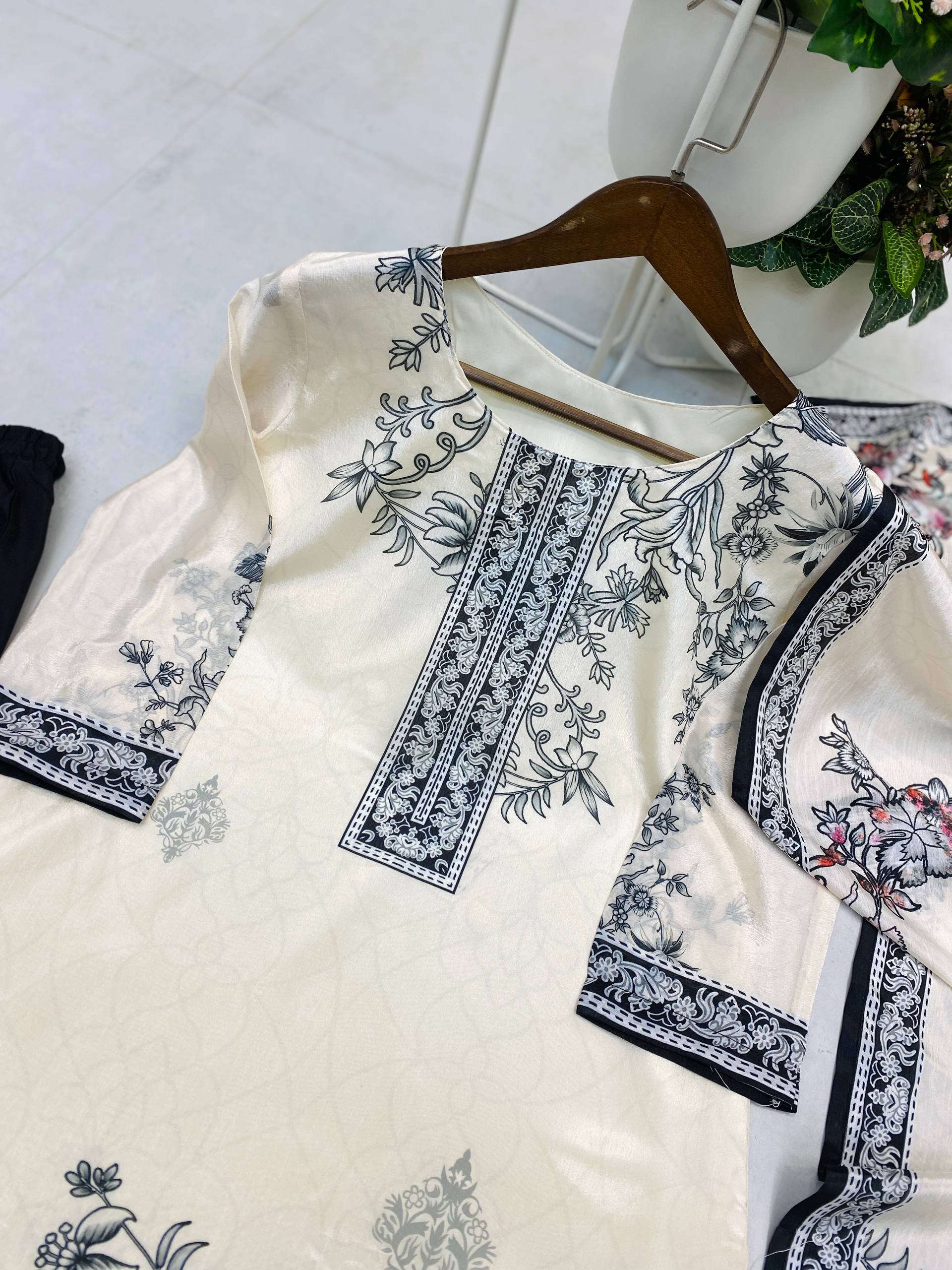 Chinon Printed Kurta Pant Set with Matching Dupatta – Elegant Designer Wear
