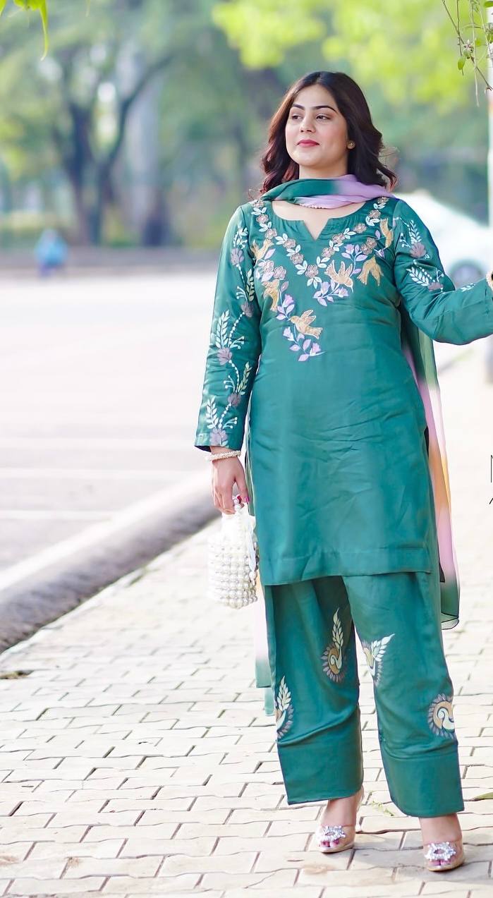 Stylish 3-Piece Farsi Salwar Suit in French Crepe with Embroidery & Organza Dupatta